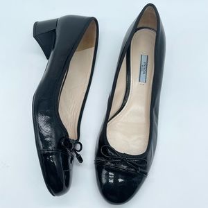Prada Black Saffiano patent leather cap toe logo embellished block heel pumps 41